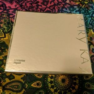Mary Kay Timewise Repair Volu-firm set